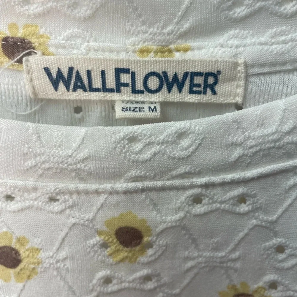 Wallflower White Top with Yellow Floral Design size Medium - Picture 2 of 7